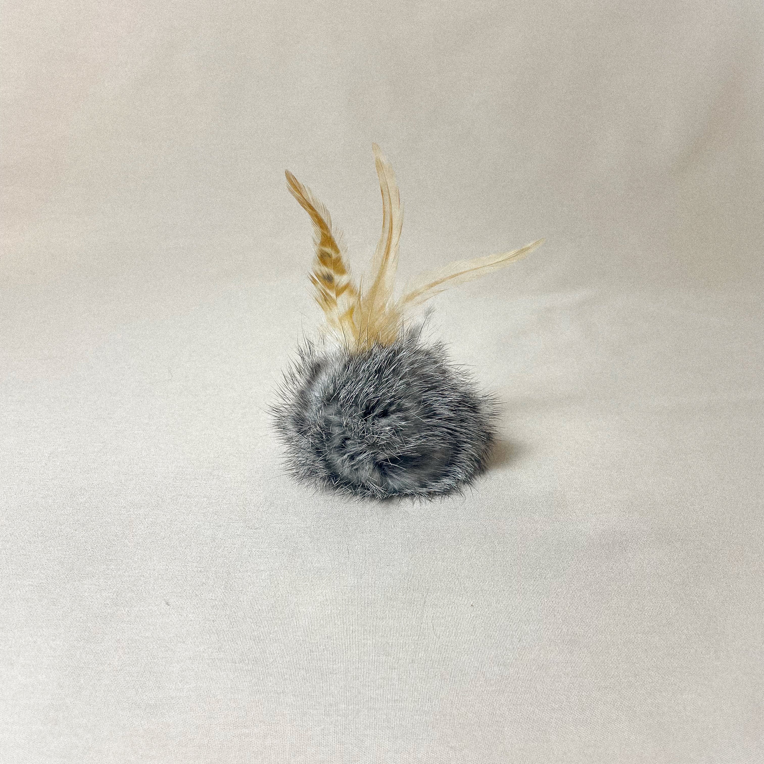 Premium Katzenspielzeug Bällchen mit Federn  2.5 cm - 5cm