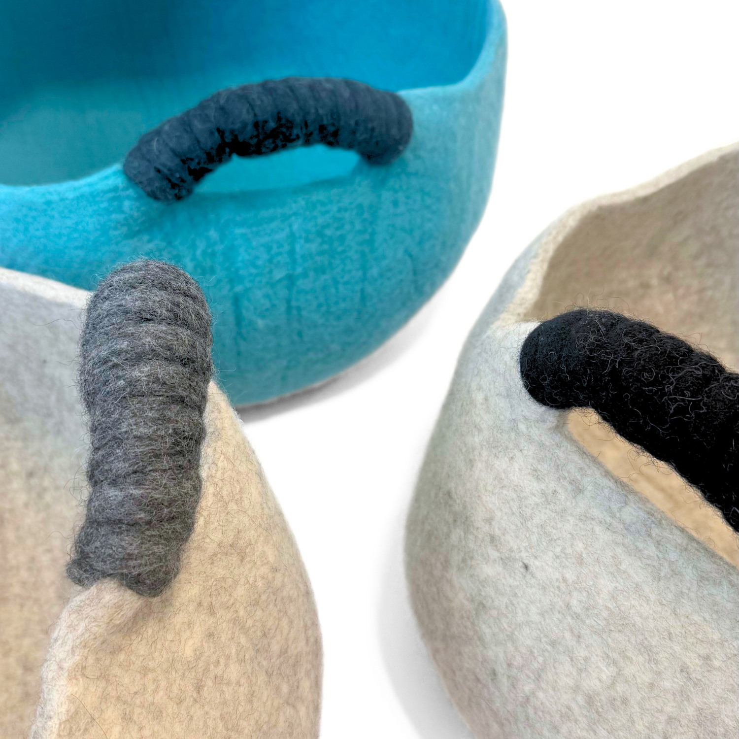 Katzenkorb Filz – Handgefertigtes Katzenbett aus 100 % Schafwolle - türkis